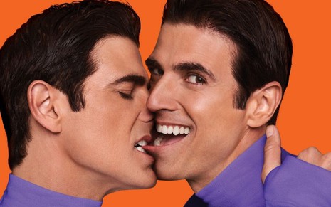 O ator Reynaldo Gianecchini na capa da revista Pop-se, que mostra uma montagem do ator beijando a si mesmo