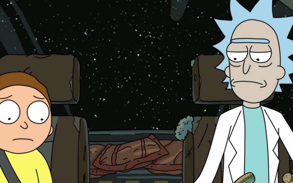 De camisa amarela, o menino Morty viaja com o avó Rick dentro de uma nave no desenho Rick and Morty