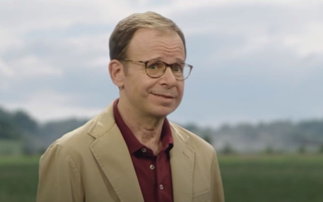 Rick Moranis em cena de comercial exibido nos Estados Unidos sobre o Mint Mobile