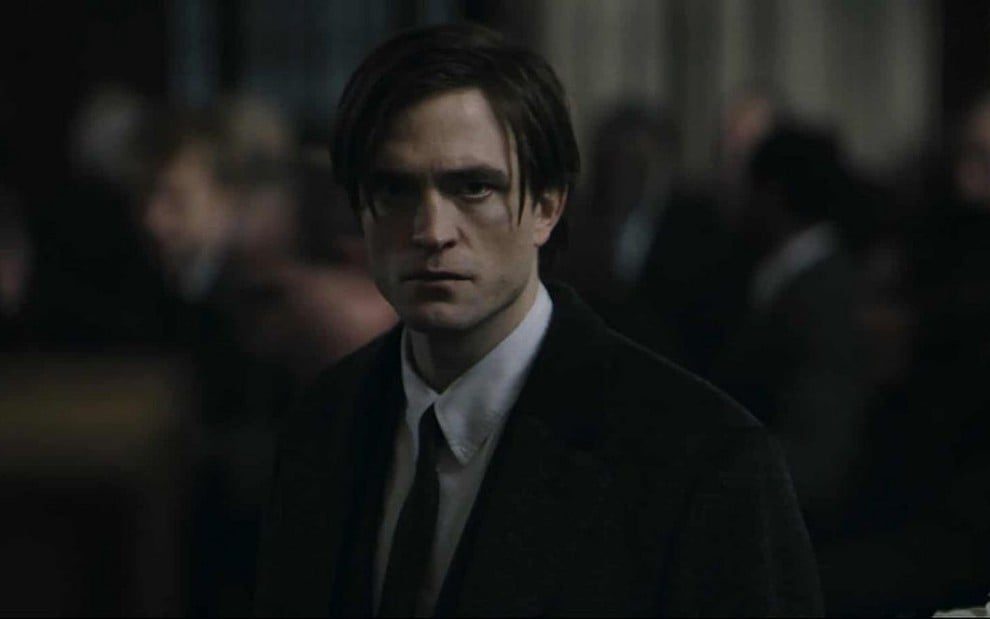 Robert Pattinson está apreensivo como Bruce Wayner em cena do teaser de The Batman