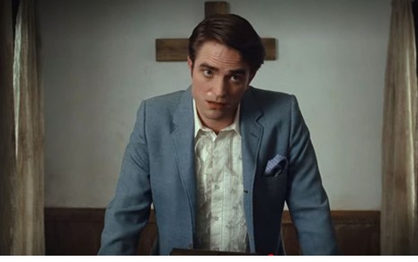 Robert Pattinson prega em igreja em cena de O Diabo de Cada Dia (2020), da Netflix