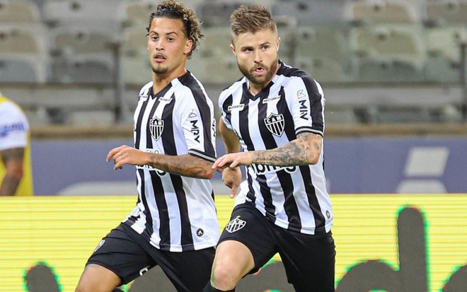 Imagem de Sacha e Guga durante jogo do Atlético-MG contra o Fluminense