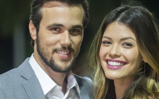 Os atores Bruno Ferrari e Vitória Strada caracterizados como Rafael e Kyra em Salve-se Quem Puder