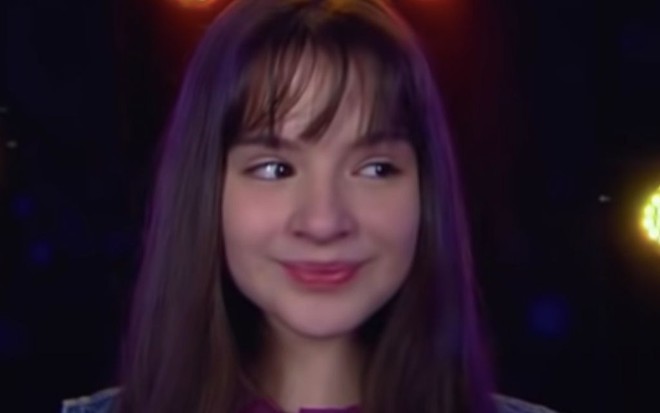 A atriz Sophia Valverde como a personagem Poliana da novela As Aventuras de Poliana, do SBT