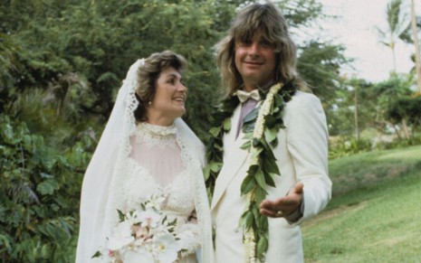Sharon e Ozzy Osbourne no dia do casamento deles em 1982