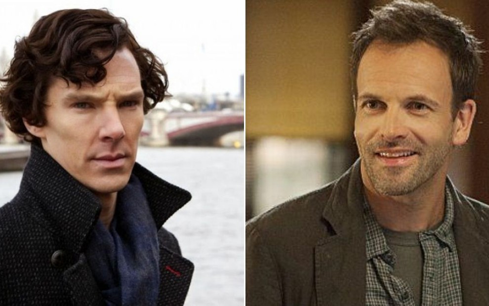 Montagem com o ator Benedict Cumberbatch à esquerda como Sherlock Holmes em Sherlock e Jonny Lee Miller à direita como Sherlock Holmes em Elementary