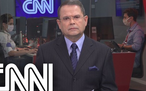 O jornalista Sidney Rezende com expressão séria durante o quadro Liberdade de Opinião na CNN Brasil, exibido na terça (15)