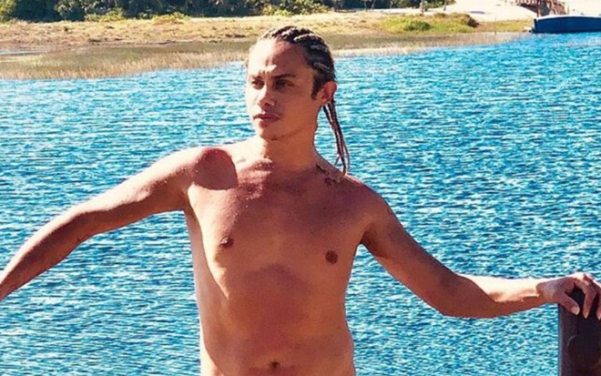 O ator Silvero Pereira em foto publicada em seu Instagram na tarde desta terça-feira (31)