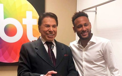 Silvio Santos na gravação de seu programa em 2019 ao lado de Neymar