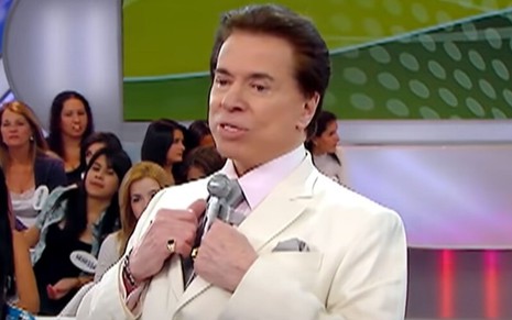O apresentador Silvio Santos em programa reprisado pelo SBT em 29 de junho