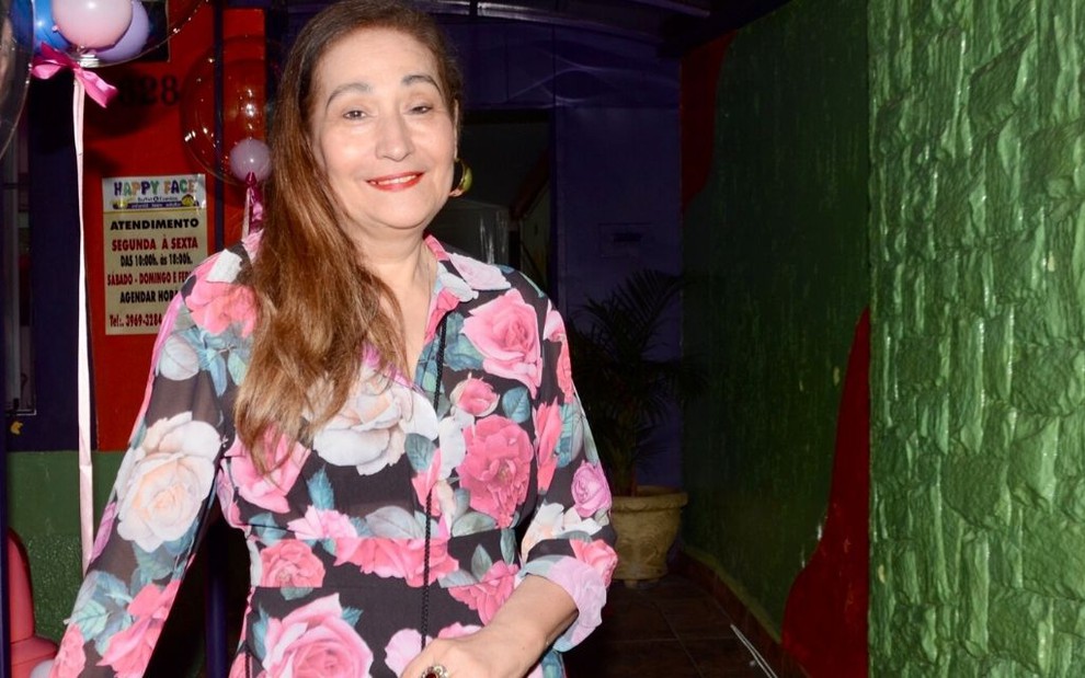 Sonia Abrão na festa da filha de Rafael Ilha em junho de 2019