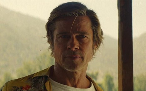 O ator Brad Pitt em cena do filme Era Uma Vez... em Hollywood (2019)