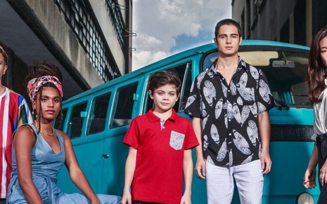 Drop Dashi, Mariana Sena, Enzo Barone, Danilo Mesquita e Claudia Okuno em imagem promocional da série Spectros