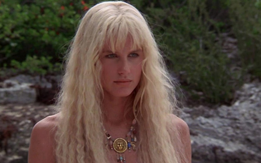 Com um cabelo longo e loiro, Daryl Hannah aparece no filme Splash: Uma Sereia em Minha Vida