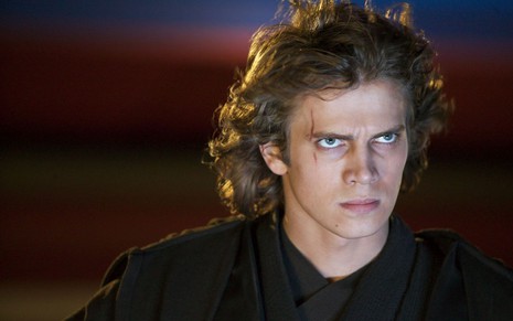 Hayden Christensen como Anakin Skywalker, o Darth Vader, em Star Wars: A Vingança dos Sith
