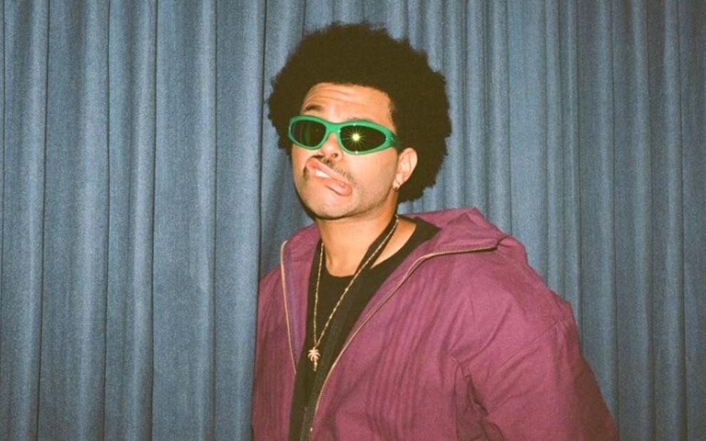 O canadense The Weeknd em foto de óculos escuros publicada no Instagram