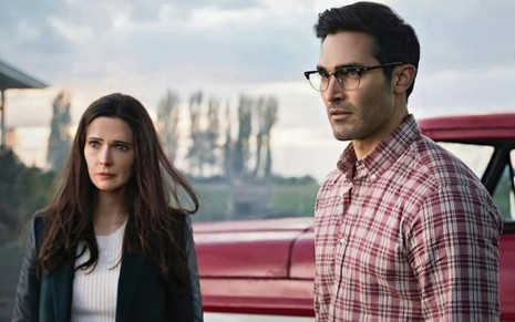 Tyler Hoechlin e Elizabeth Tulloch em cena de Superman & Lois