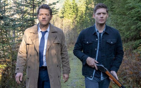 Castiel (Misha Collins) e Dean (Jensen Ackles) em Supernatural