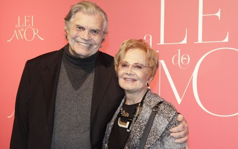 Tarcísio Meira e Glória Menezes no lançamento da novela A Lei do Amor