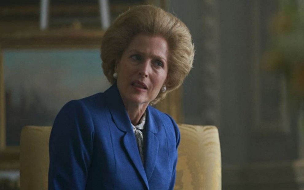 Gillian Anderson como Margaret Thatcher em cena da quarta temporada de The Crown
