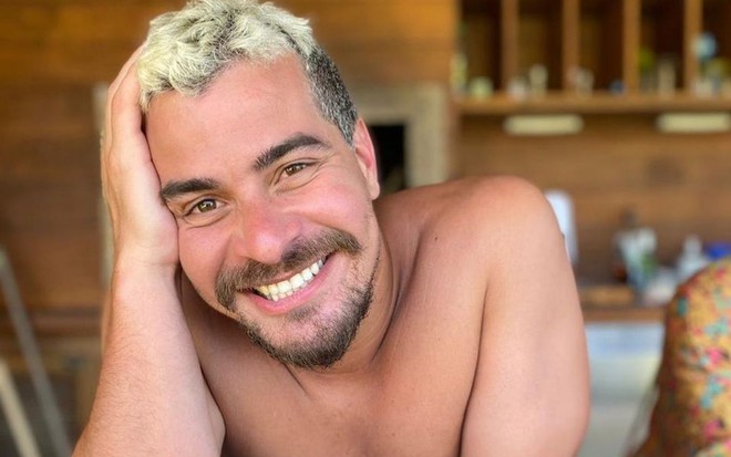 Imagem de Thiago Martins sem camisa