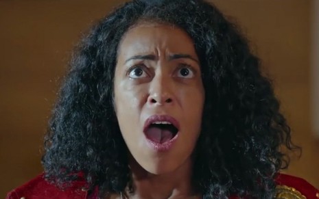 Samantha Schmütz faz cara de espanto em cena do filme Tô Ryca (2016)