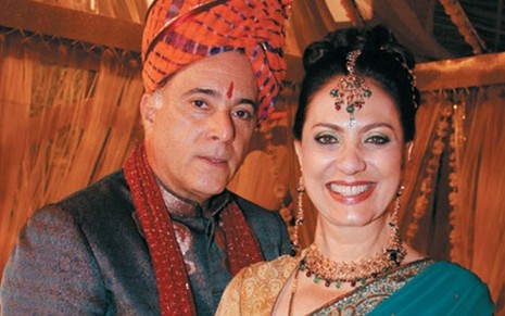 Tony Ramos e Eliane Giardini caracterizados como indianos nos bastidores de Caminho das Índias