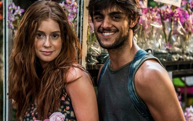 Marina Ruy Barbosa e Felipe Simas caracterizados como Eliza e Jonatas, os protagonistas de Totalmente Demais