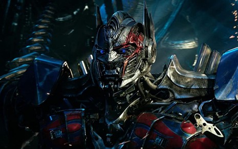 Optimus Prime em cena do filme Transformers: O Último Cavaleiro (2017)