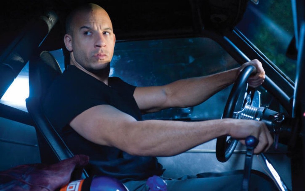 Vin Diesel dirige carro em cena de Velozes e Furiosos 4 (2009)