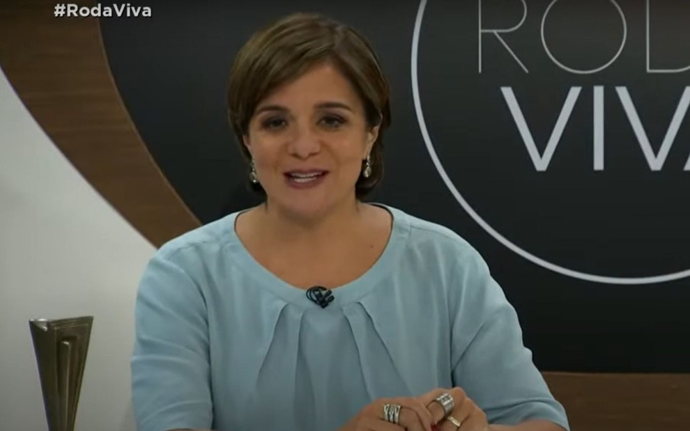 Imagem de Vera Magalhães no Roda Viva, da TV Cultura