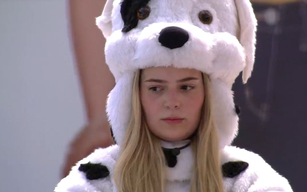 Viih Tube durante a Prova do Anjo com fantasia de cachorro dálmata disputada no BBB21