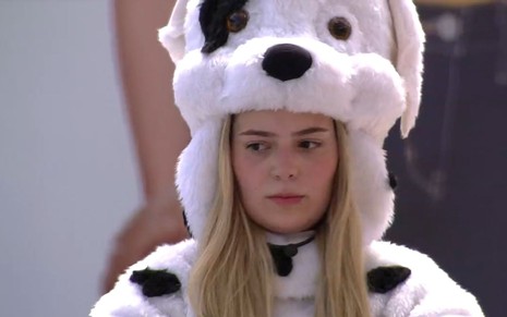 Viih Tube durante a Prova do Anjo com fantasia de cachorro dálmata disputada no BBB21