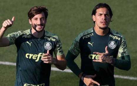 Imagem mostra Viña e Gomez, do Palmeiras, em treino 