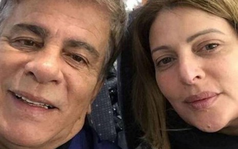Wagner Montes e Sônia Lima em selfie dentro de avião