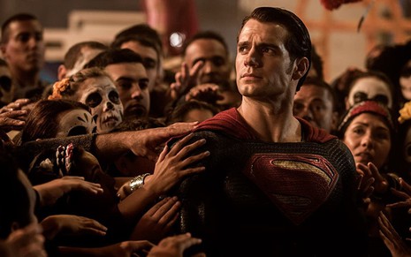 O ator Henry Cavill, com a roupa do Superman, em cena do filme Batman Vs. Superman