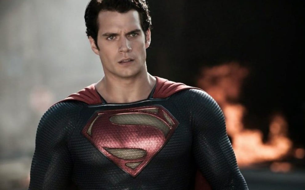 Henry Cavill negocia retornar como Superman em novos filmes