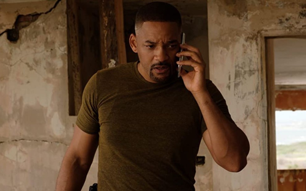 Will Smith fala ao celular em cena do filme Projeto Gemini (2019)