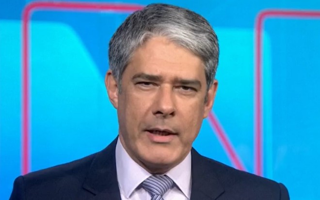 William Bonner no comando da edição de segunda (25) do Jornal Nacional