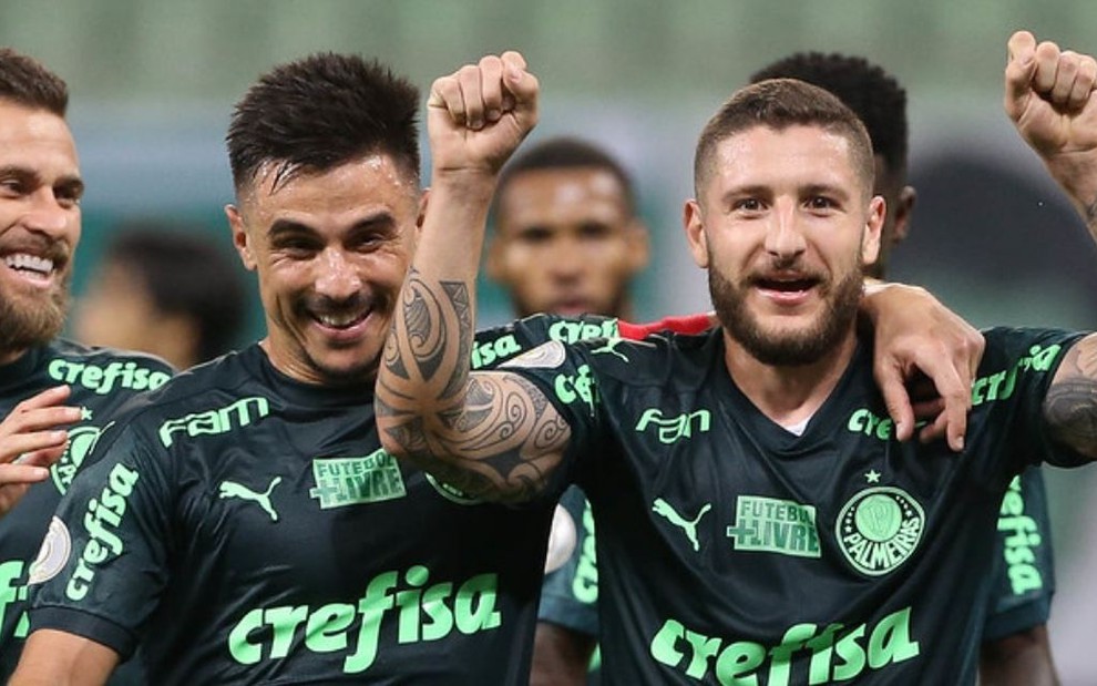 Lucas Lima, Willian e Zé Rafael comemoram gol pelo Palmeiras em duelo do Brasileirão