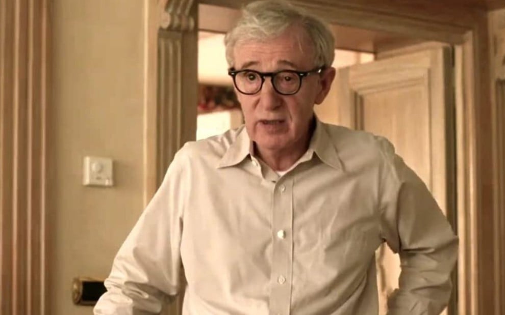 Woody Allen em cena do filme Para Roma, com Amor