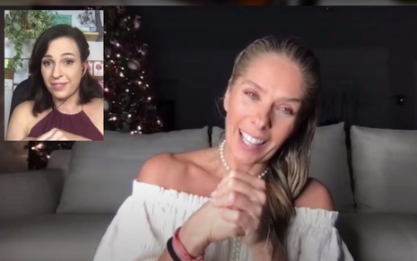 A apresentadora Adriane Galisteu em chamada de vídeo com Taty Ferreira em vídeo publicado em seu canal do YouTube, em 25 de novembro