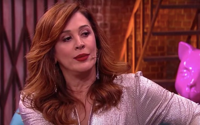 Claudia Raia durante entrevista no Lady Night, de Tatá Werneck