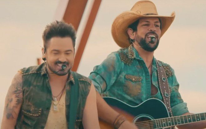 Os sertanejos Fernando & Sorocaba em apresentação feita para o DVD Sou do Interior