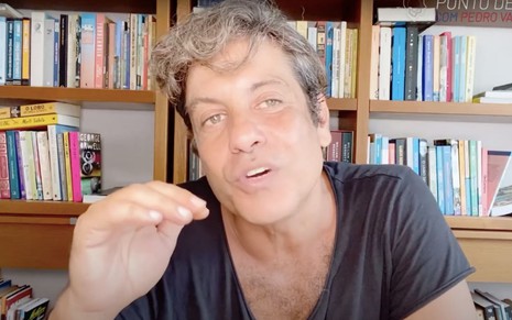 O diretor da Globo Pedro Vasconcelos em vídeo publicado em seu canal no YouTube