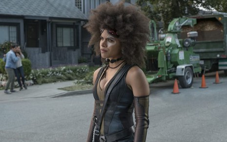 Zazie Beetz como a heroína Dominó em cena de Deadpool 2