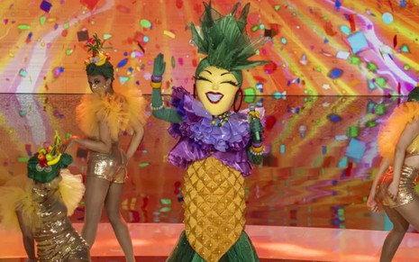 Abacaxi se apresenta na segunda temporada do The Masked Singer Brasil