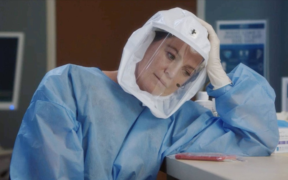 Ellen Pompeo está desanimada em cena de Grey's Anatomy
