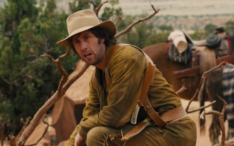 Adam Sandler em cena de The Ridiculous 6