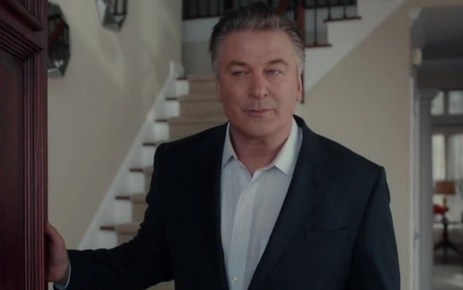 Alec Baldwin em cena do filme Pais Muito Loucos